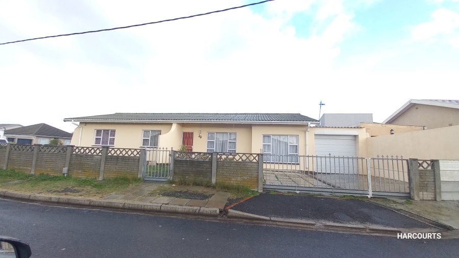 To Let 4 Bedroom Property for Rent in Athlone Western Cape